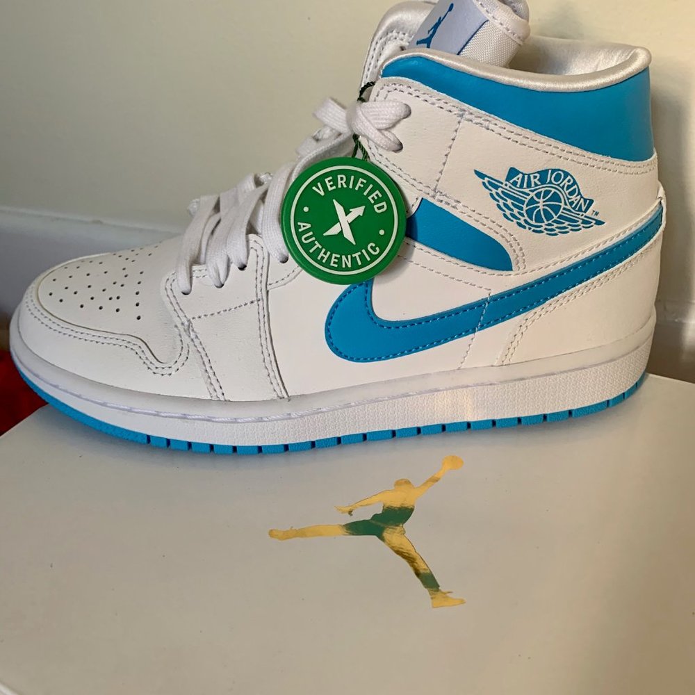 Jordan 1s Retro Mid Size - Picture 3 of 4
